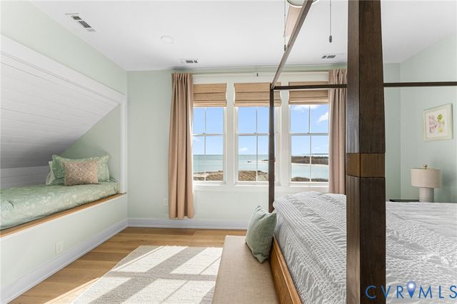 147 Galway Bay Ln, Kilmarnock, VA 22482