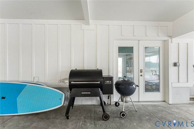 147 Galway Bay Ln, Kilmarnock, VA 22482