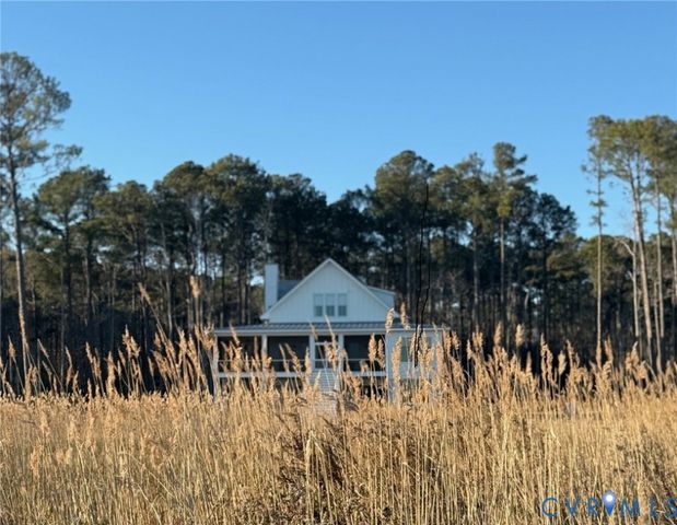 147 Galway Bay Ln, Kilmarnock, VA 22482