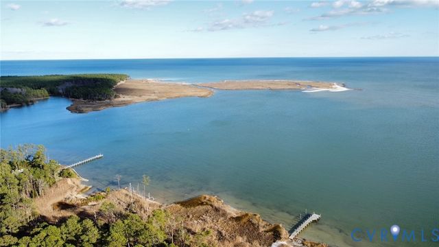 147 Galway Bay Ln, Kilmarnock, VA 22482