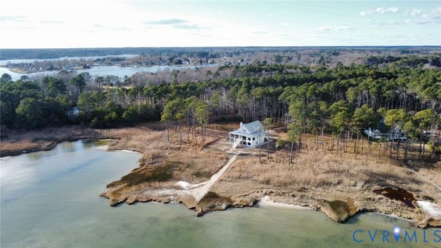 147 Galway Bay Ln, Kilmarnock, VA 22482