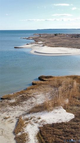 147 Galway Bay Ln, Kilmarnock, VA 22482