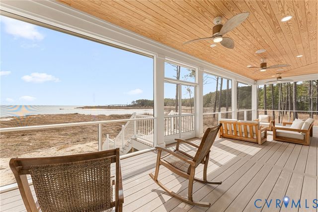 147 Galway Bay Ln, Kilmarnock, VA 22482