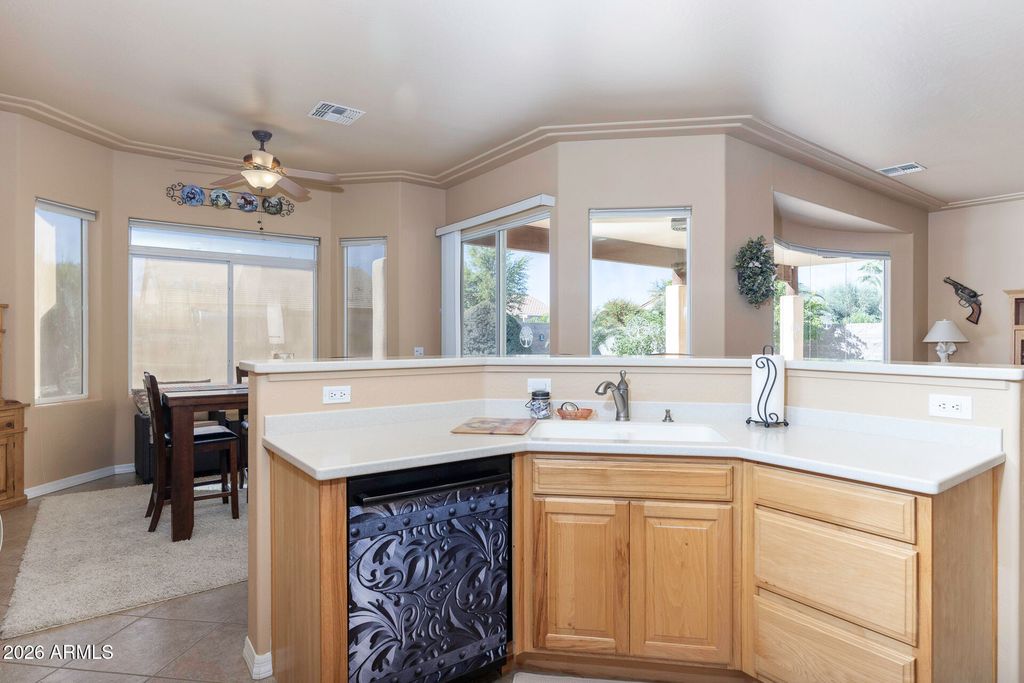 Image 10 of property listing at 923 W CROOKED STICK Drive, Casa Grande, AZ 85122