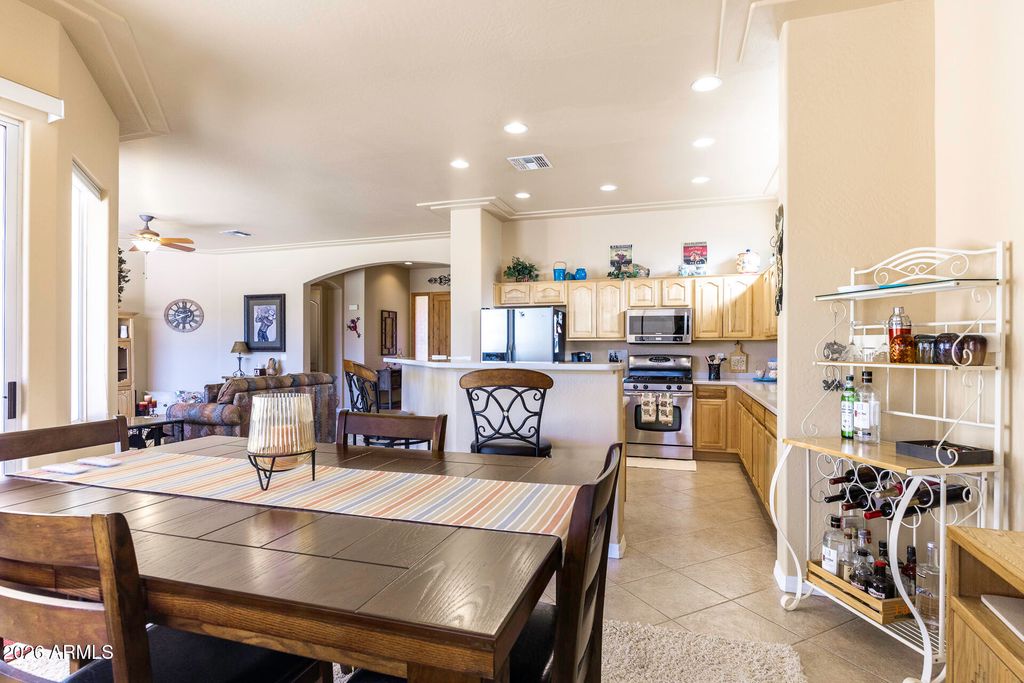 Image 13 of property listing at 923 W CROOKED STICK Drive, Casa Grande, AZ 85122