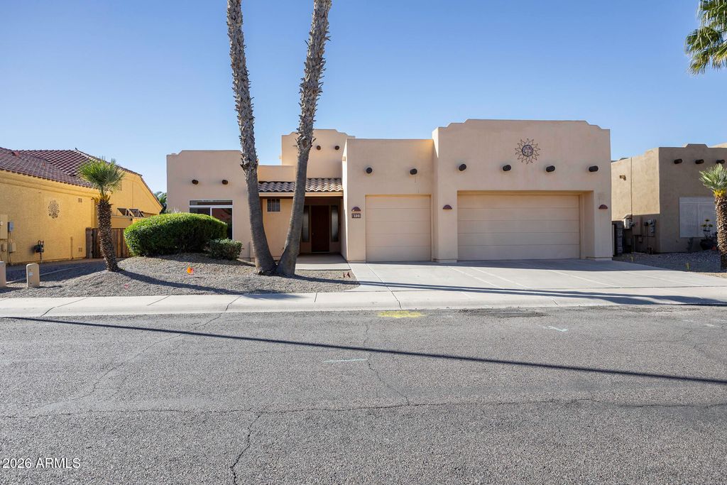 Image 2 of property listing at 923 W CROOKED STICK Drive, Casa Grande, AZ 85122