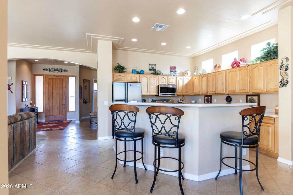 Image 8 of property listing at 923 W CROOKED STICK Drive, Casa Grande, AZ 85122