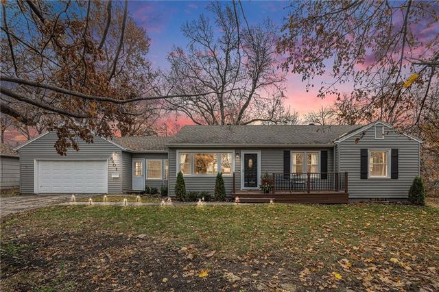 8401 Walmer Street, Overland Park, KS 66212