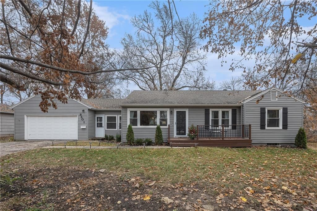 8401 Walmer Street, Overland Park, KS 66212