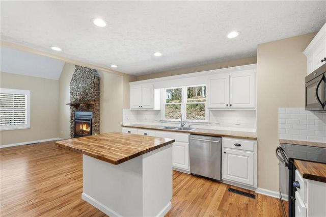 681 Chestatee Point, Dawsonville, GA 30534