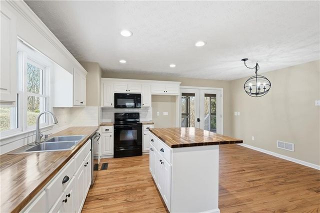 681 Chestatee Point, Dawsonville, GA 30534