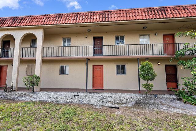 6120 NE Forest Hill Boulevard 103, West Palm Beach, FL 33415