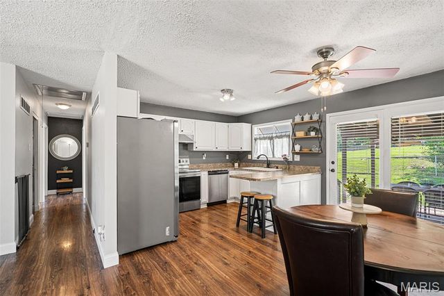 6339 Treehouse Trail, St Louis, MO 63129