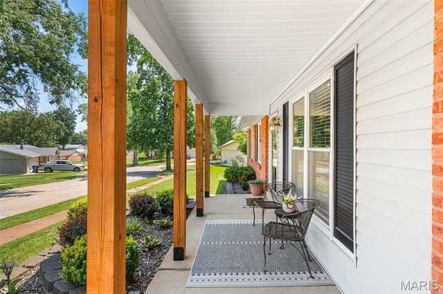 6339 Treehouse Trail, St Louis, MO 63129