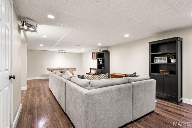 6339 Treehouse Trail, St Louis, MO 63129