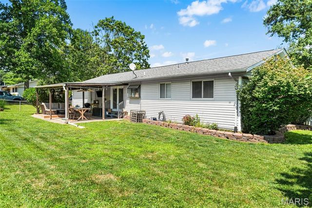6339 Treehouse Trail, St Louis, MO 63129