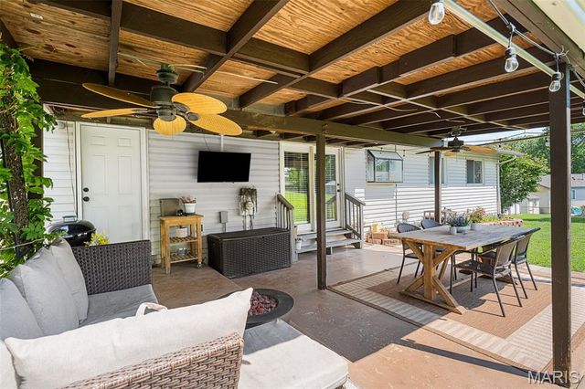 6339 Treehouse Trail, St Louis, MO 63129