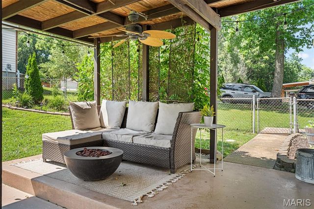 6339 Treehouse Trail, St Louis, MO 63129