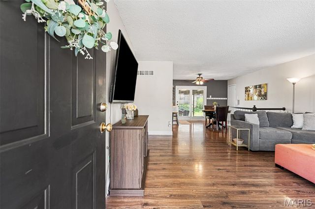 6339 Treehouse Trail, St Louis, MO 63129