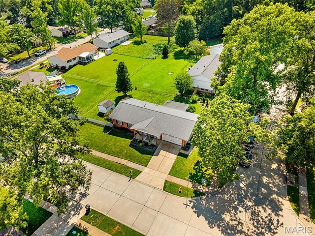 6339 Treehouse Trail, St Louis, MO 63129