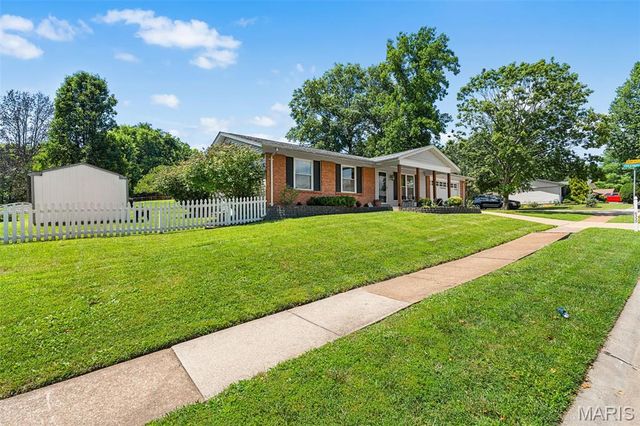 6339 Treehouse Trail, St Louis, MO 63129