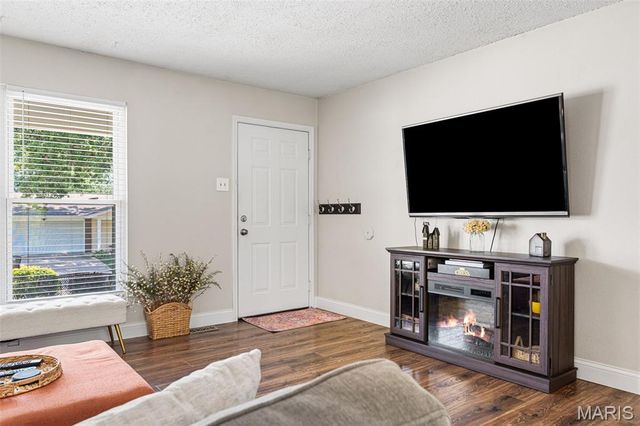 6339 Treehouse Trail, St Louis, MO 63129