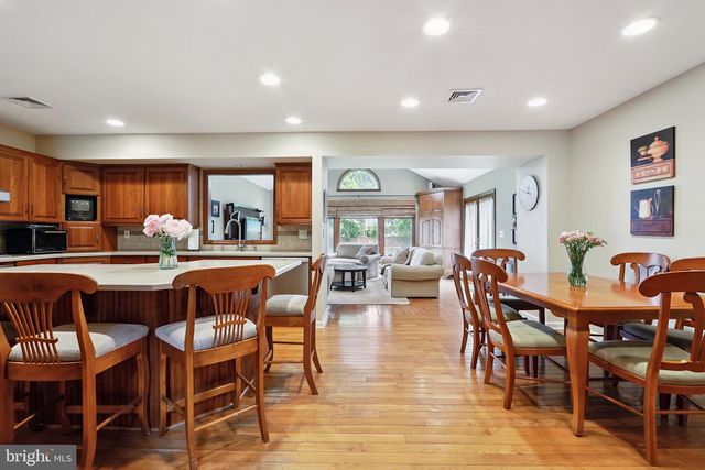 313 HALE ST, Pennington, NJ 08534