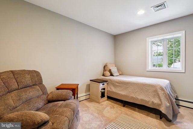 313 HALE ST, Pennington, NJ 08534