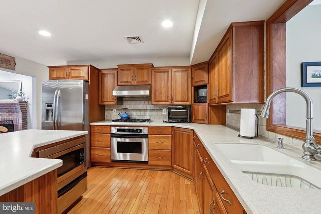 313 HALE ST, Pennington, NJ 08534