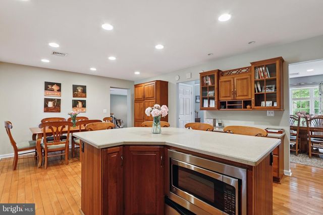 313 HALE ST, Pennington, NJ 08534