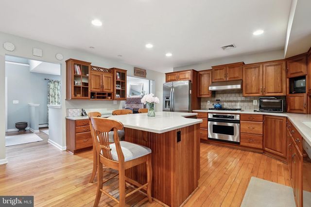 313 HALE ST, Pennington, NJ 08534