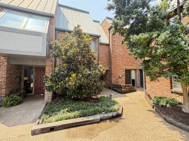 106 Hampton Pl, Nashville, TN 37215
