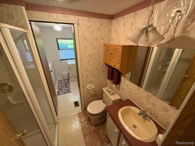 3072 E Bay Drive, Fenton, MI 48430