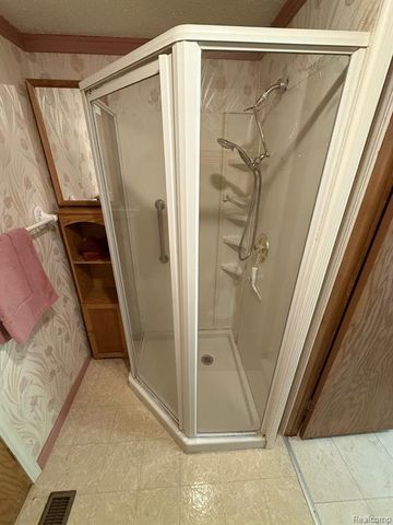 3072 E Bay Drive, Fenton, MI 48430