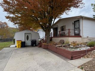 3072 E Bay Drive, Fenton, MI 48430