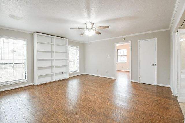 6303 Heatherbloom Drive, Houston, TX 77085