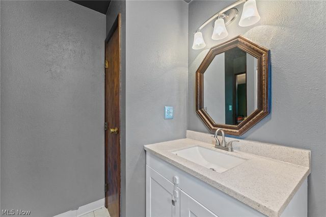 4785 Logan Arms Drive, Youngstown, OH 44505