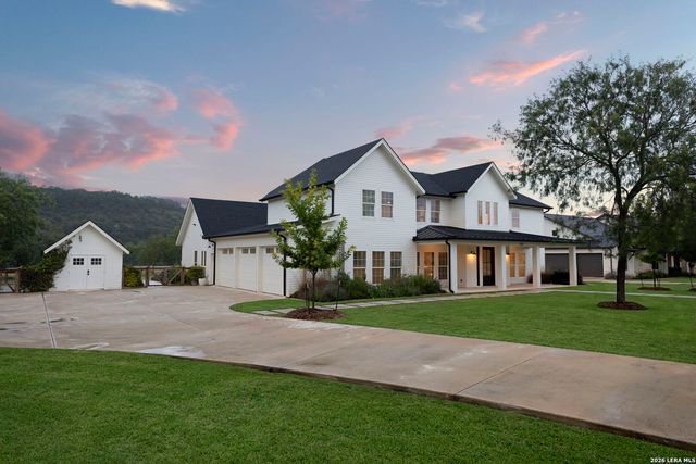 807 WADE RD, New Braunfels, TX 78132