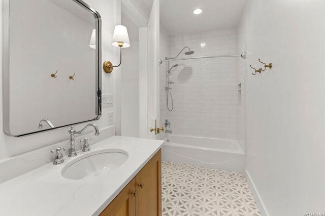 807 WADE RD, New Braunfels, TX 78132