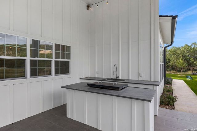 807 WADE RD, New Braunfels, TX 78132
