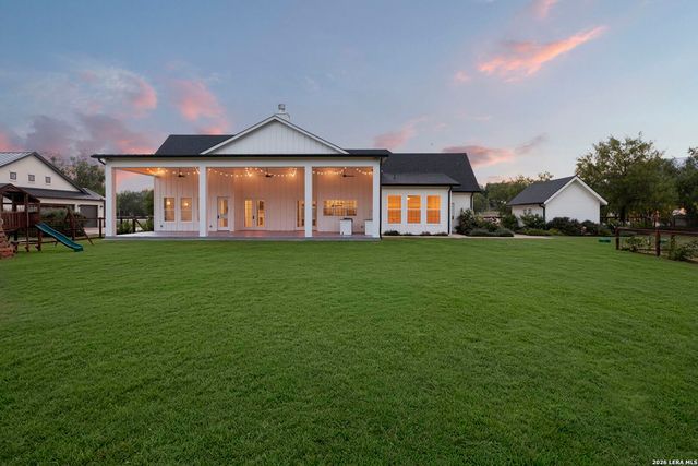 807 WADE RD, New Braunfels, TX 78132