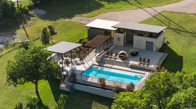 807 WADE RD, New Braunfels, TX 78132