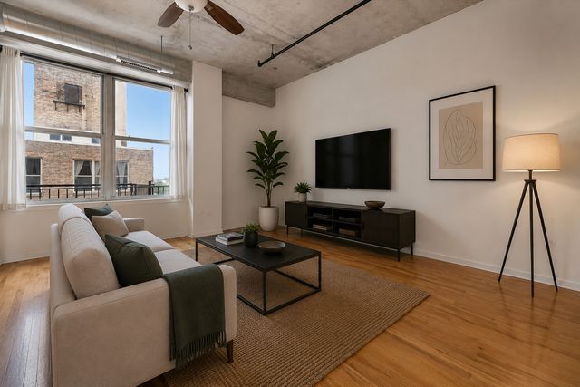 6 S Laflin Street 714, Chicago, IL 60607