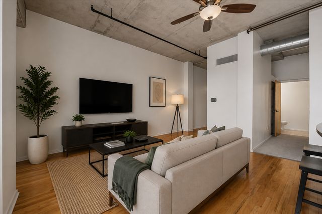 6 S Laflin Street 714, Chicago, IL 60607