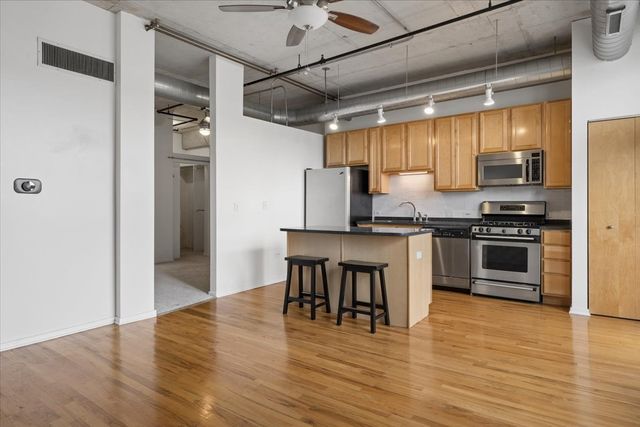 6 S Laflin Street 714, Chicago, IL 60607