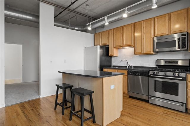 6 S Laflin Street 714, Chicago, IL 60607