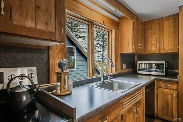 10373 Ridgecrest Road, Marcy, NY 13502