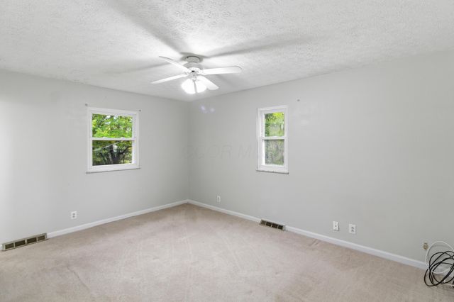 65 Daley Drive SW, Pataskala, OH 43062