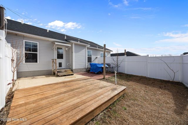 135 Waterford Way, Maysville, NC 28555