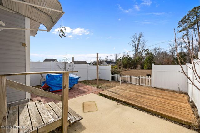 135 Waterford Way, Maysville, NC 28555